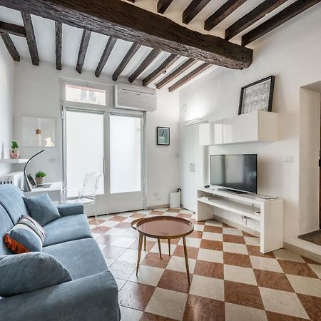 Casa Camilla - Arty Suite Nel Centro Storico Parma Buitenkant foto