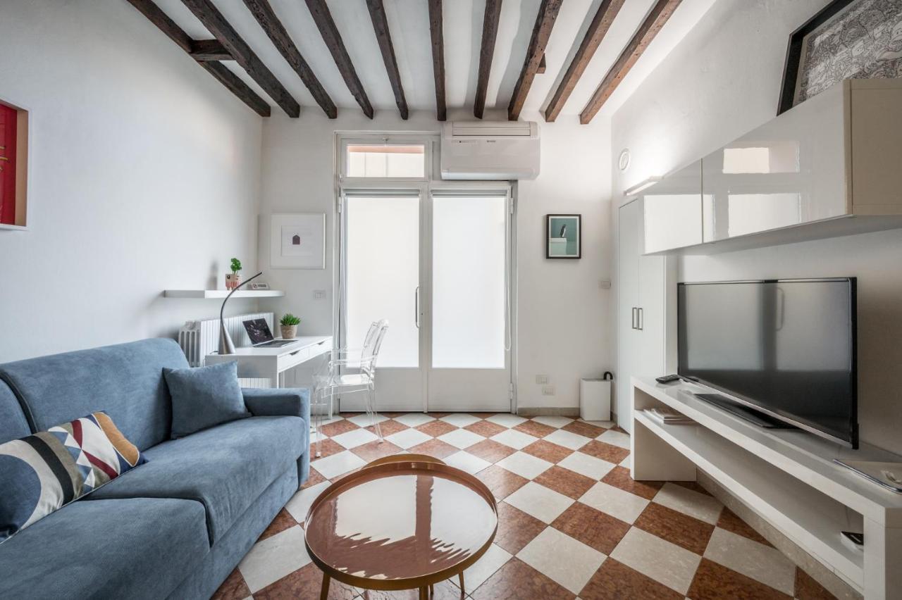Casa Camilla - Arty Suite Nel Centro Storico Parma Buitenkant foto